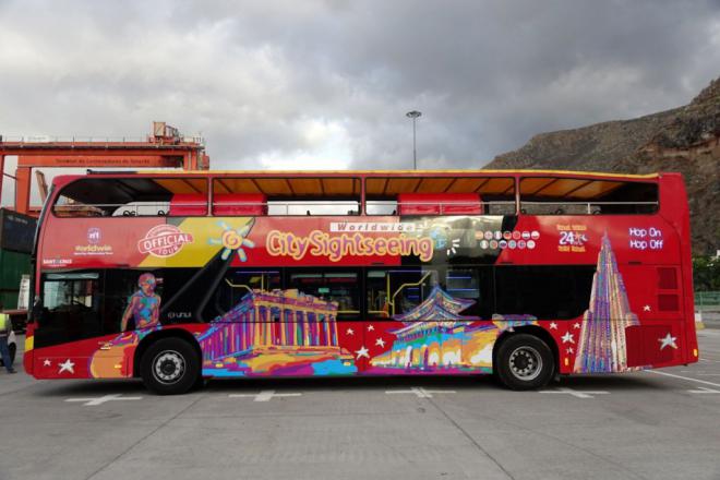 Santa Cruz pone en marcha el servicio de las guaguas turísticas