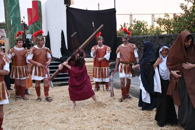 Más de 100 personas escenifican este sábado la Pasión de Cristo en Santa Úrsula