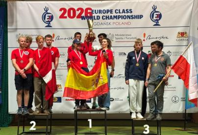 España bate a Dinamarca en el Campeonato del Mundo de la Clase Europa de vela