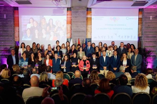 Canarias premia a 30 mujeres destacadas en el deporte femenino