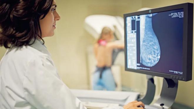 Dimite la consejera de Salud de Andalucía tras el escándalo de los cribados de cáncer de mama