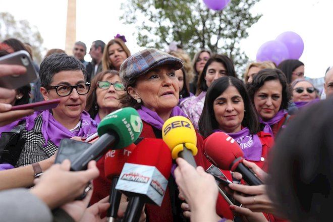 Carmen Calvo, ingresada por una infección respiratoria