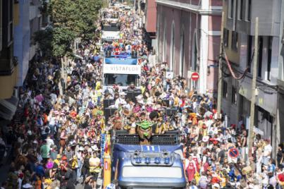 El Carnaval de las minimascaritas congrega a 50.000 personas