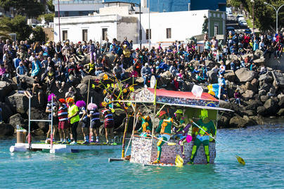 Los jóvenes son los protagonistas del primer viernes de carnaval