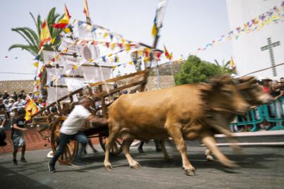 Valle Jiménez vuelve a vibrar con su tradicional carrera de barcos