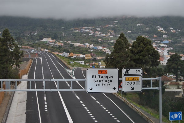 Canarias recuperará la deuda del convenio de carreteras y firmará otro nuevo de cuatro años