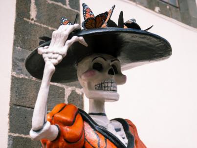 El desfile de catrinas pone el colofón a la iniciativa Patrimonio Cruzados