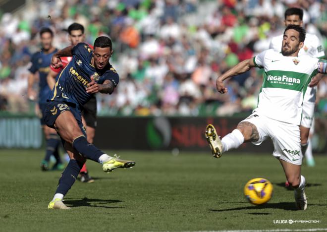 El CD Tenerife no suma en el Martínez Valero