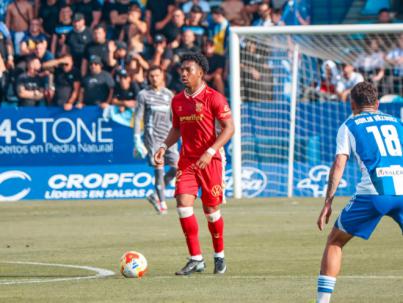 El CD Tenerife brega para quedarse a un paso del objetivo