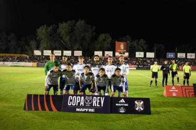 El CD Tenerife resuelve con solvencia su debut copero
