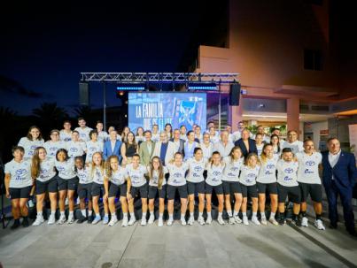La familia blanquiazul lleva a cabo su presentación oficial para la nueva temporada en Liga F Moeve