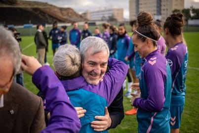 Clavijo destaca el potencial del fútbol femenino en Canarias durante su visita al CD Tenerife