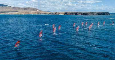 La española Pilar Lamadrid, campeona en Playa Blanca de los iQFOil Games