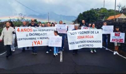 Afectados de la "zona roja" del volcán se manifiestan en El Paso