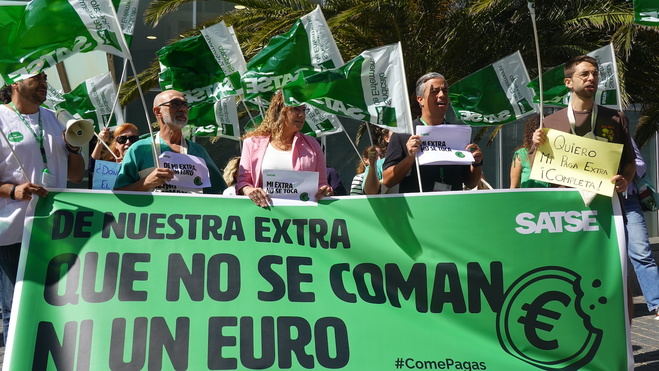 “De nuestra extra, que no se coman ni un euro”, claman los profesionales
