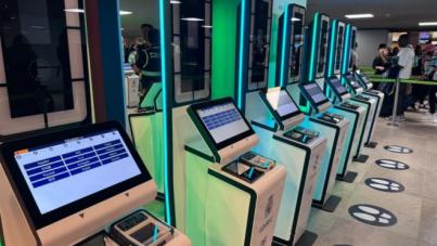 Hoteleros alertan del colapso en los controles de pasaportes y exigen más policías