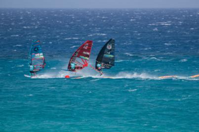 Vientos intensos dan inicio a la Copa del Mundo de Windsurf en Fuerteventura