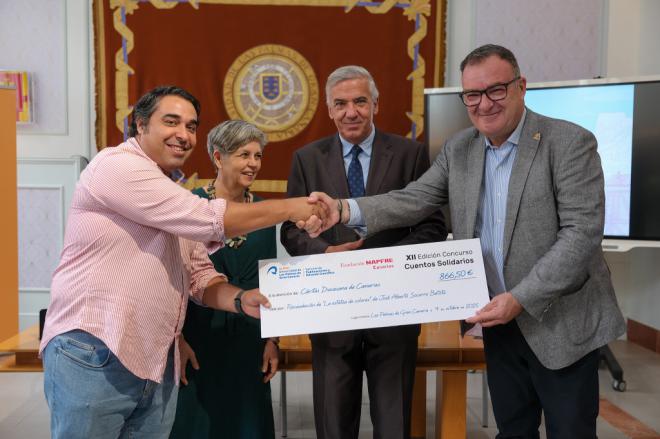 El cuento solidario ‘La estatua de colores’ dona la recaudación de su venta a Cáritas Diocesana de Canarias