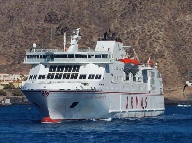 Derivación de un grupo de migrantes desde el Hierro