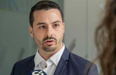 Toledo critica la subida de tasas de Aena como un atropello