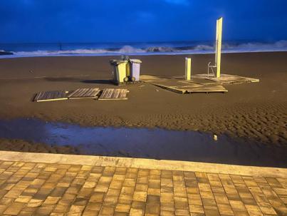 El viento y los fenómenos costeros vuelven a dejar destrozos en todas las playas de Telde
