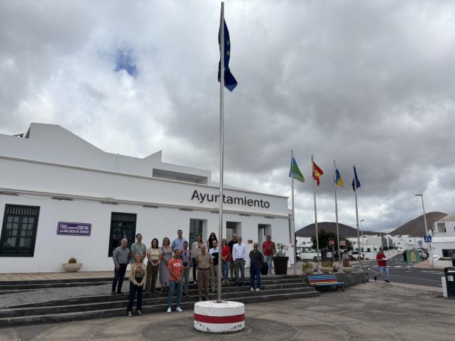 Tías celebra el Día de Europa con el izado de bandera
