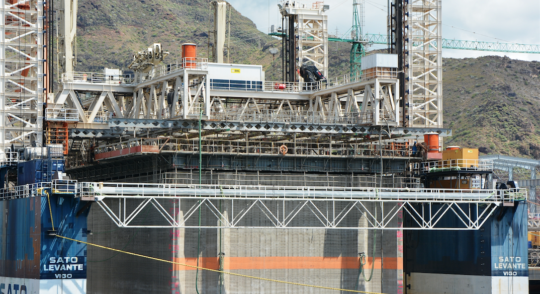 Botado el último cajón para el dique exterior del Puerto de Granadilla