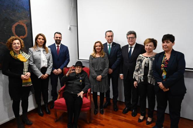 Cristino de Vera recibe la Gran Distinción de Nivaria