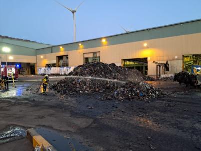 Extinguido el incendio en la Planta Insular de Residuos Solidos