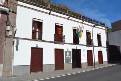 Cabildo de La Gomera renueva convenio con HECANSA