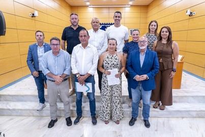 Cabildo y ayuntamientos exigen la conexión marítima con la Península