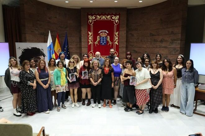 Presentan en el Parlamento de Canarias el libro-catálogo de Ilustradoras & Ilustradas 5