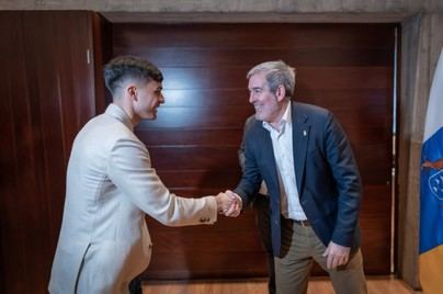 Clavijo destaca a Pedri como modelo para la juventud canaria