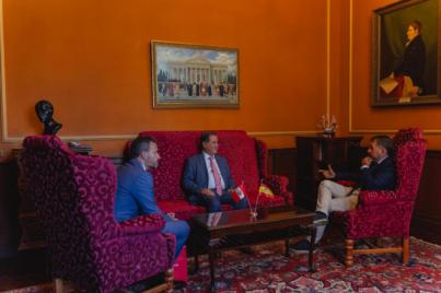 Santa Cruz recibe al embajador de Perú en España, Luis Iberico Núñez