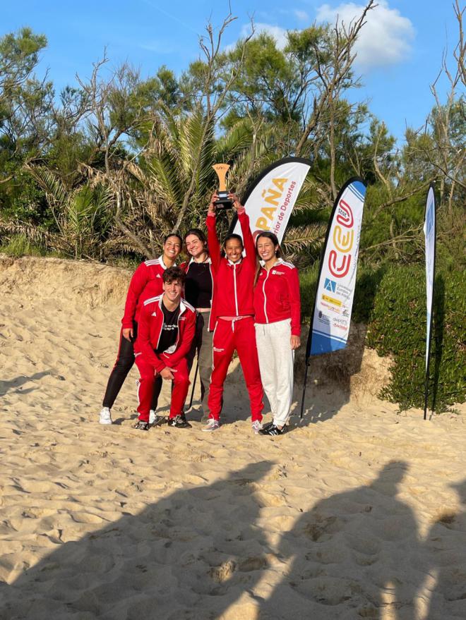 Un oro, una plata y dos bronces en una jornada de surf histórica