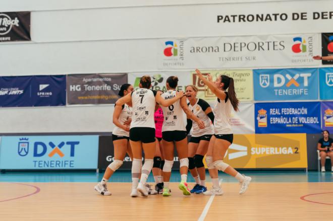 El Arona Voley consigue su primera victoria a domicilio de la temporada en su visita al RGC Covadonga