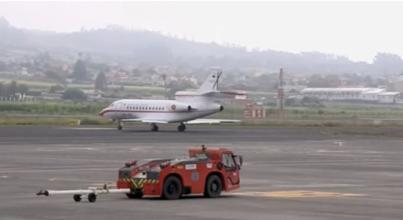 El Rey cede el falcon al Papa tras una avería en el avión de Iberia