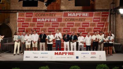Felipe VI preside la entrega de los trofeos de la Copa del Rey de vela