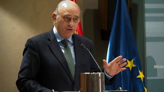 El juez cita como investigado a Fernández Díaz por el espionaje a Bárcenas