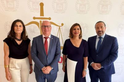El Colegio de Procuradores reconoce los 25, 40 y 50 años en el ejercicio profesional