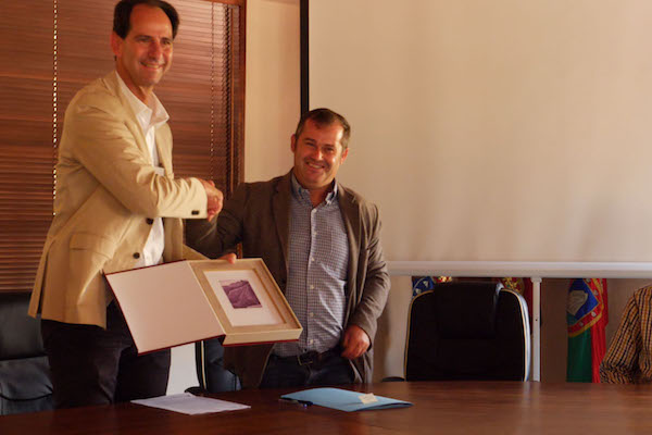 Fred Olsen firma el contrato del restaurante de la Laguna Grande