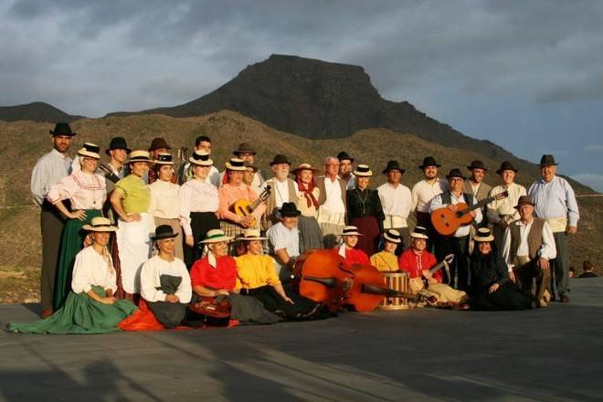 La Escuela Municipal de Folclore de Adeje edita su cuarto disco 'Calle Grande'