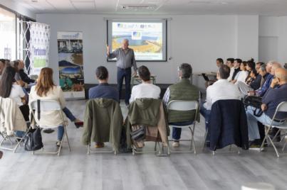 Foro analiza arribadas de algas en Las Canteras