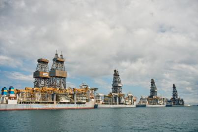 Castorone, gigante del tendido submarino, escala en Las Palmas