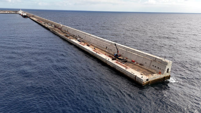 Finaliza la construcción del espaldón en la 4ª fase del Dique de La Esfinge