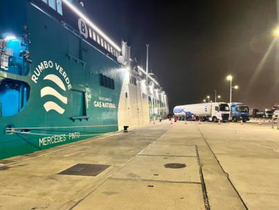 El Puerto de Las Palmas y Baleària Canarias realizan el primer suministro de GNL