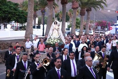 Yaiza llena sus calles de devoción a la Patrona