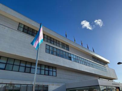 Telde ondea la bandera trans en el Día Internacional de la Visibilidad Trans