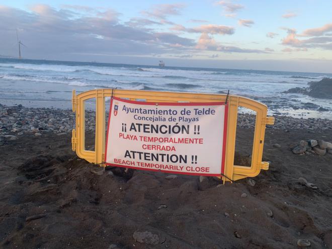 Telde cierra de forma preventiva la playa de La Restinga debido a un vertido de crudo