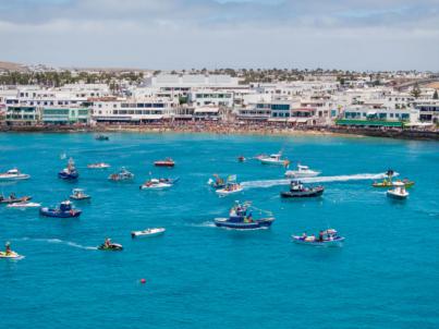 Playa Blanca da la bienvenida a sus Fiestas del Carmen